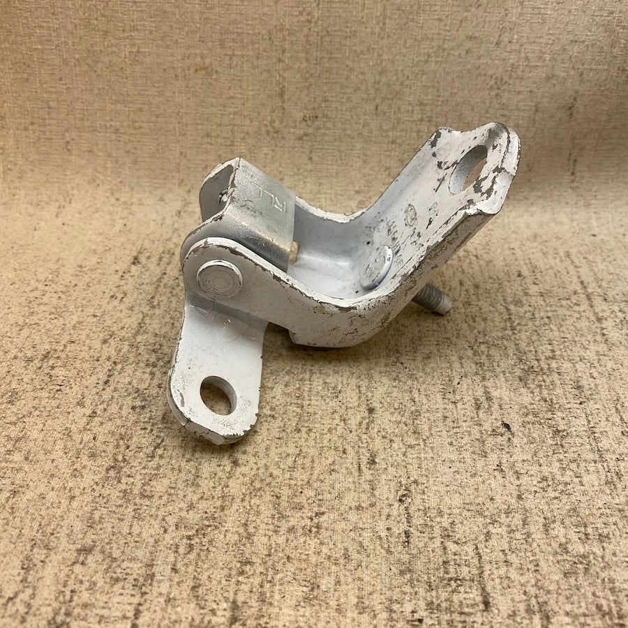 Ford Fiesta Alt Arka Kapı Menteşesi 156AHD4E