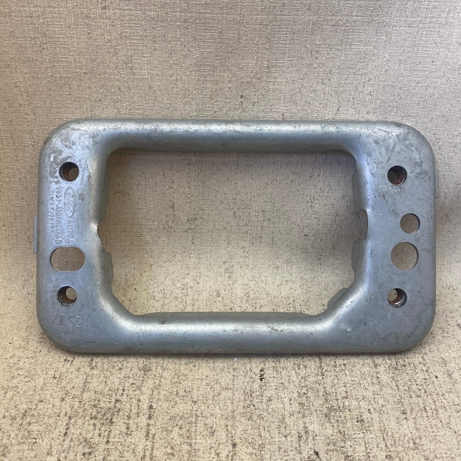 Ford Fiesta Mk7 Tampon Montaj Plakası 8V51-A101B94-AD