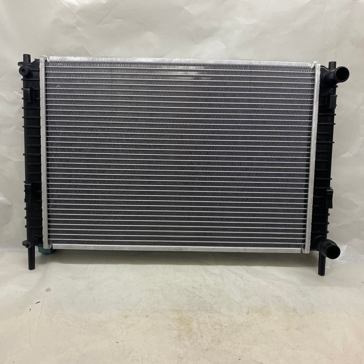 Ford Fiesta Motor Su Radyatörü 2S6H8005BB 2002+ En Uygun Oto Parça