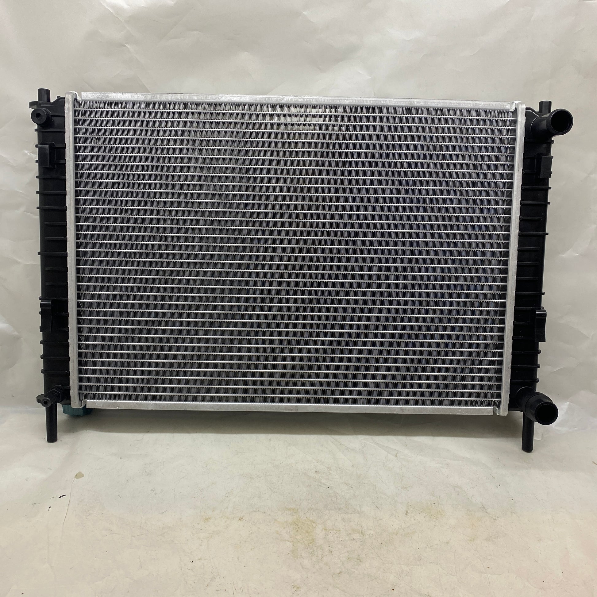 Ford Fiesta Motor Su Radyatörü 2S6H8005BB 2002+ En Uygun Oto Parça