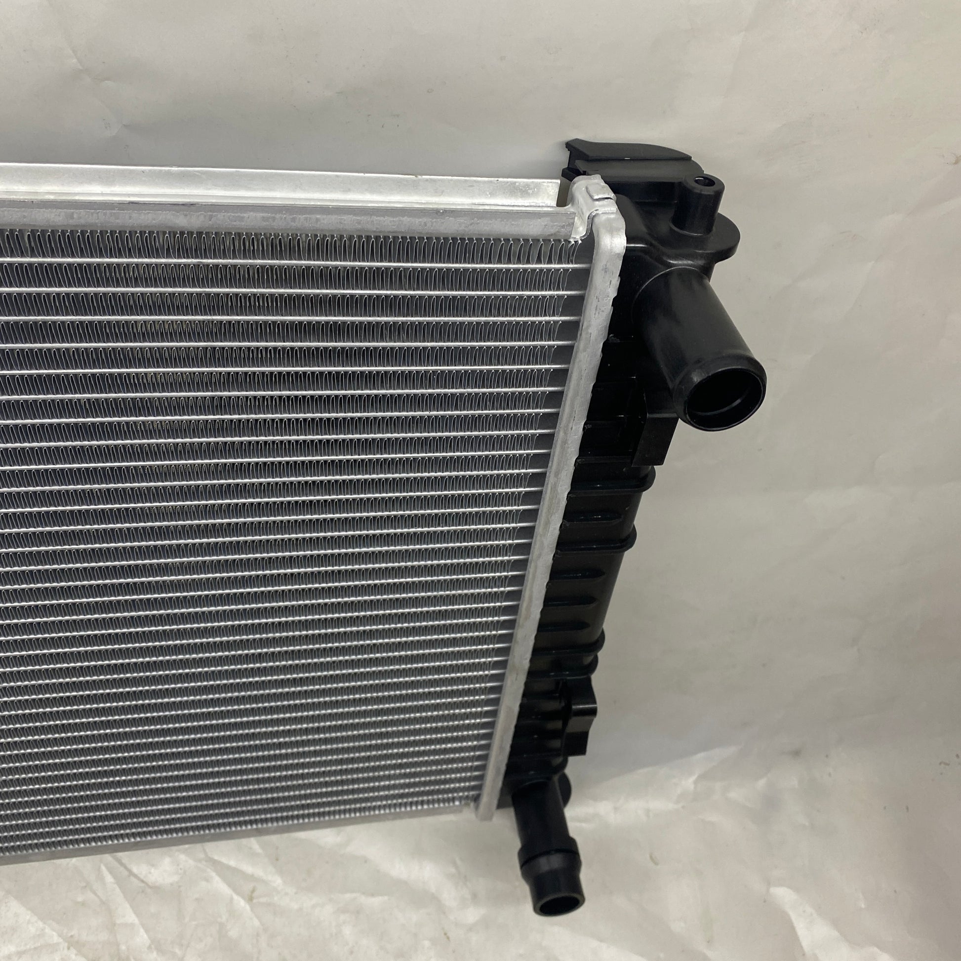 Ford Fiesta Motor Su Radyatörü 2S6H8005BB 2002+ En Uygun Oto Parça