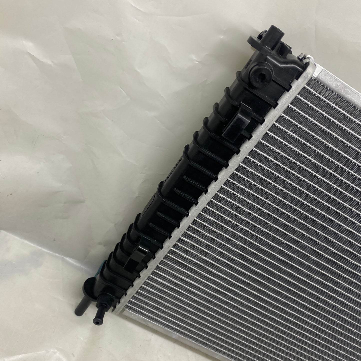 Ford Fiesta Motor Su Radyatörü 2S6H8005BB 2002+ En Uygun Oto Parça