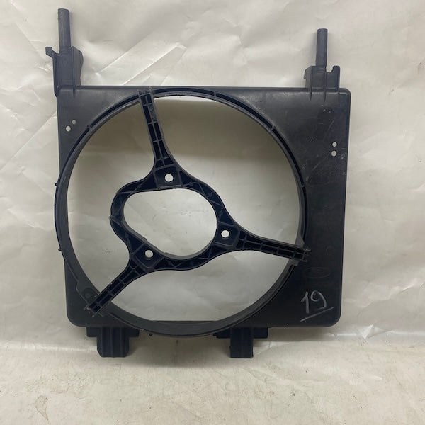 Ford Fiesta Radyatör Fan Davlumbazı 1.3cc 96FB8146AF En Uygun Oto Parça