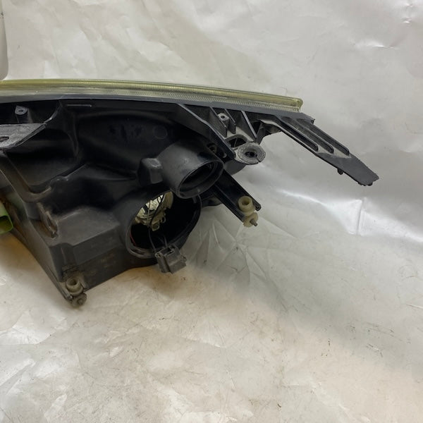 Ford Fiesta Sağ Far 01-05 En Uygun Oto Parça