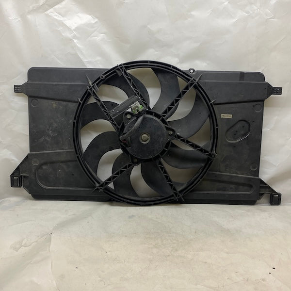 Ford Focus 1.6i/C-Max Radyatör Soğutma Fanı 3M51-8C607-EC En Uygun Oto Parça