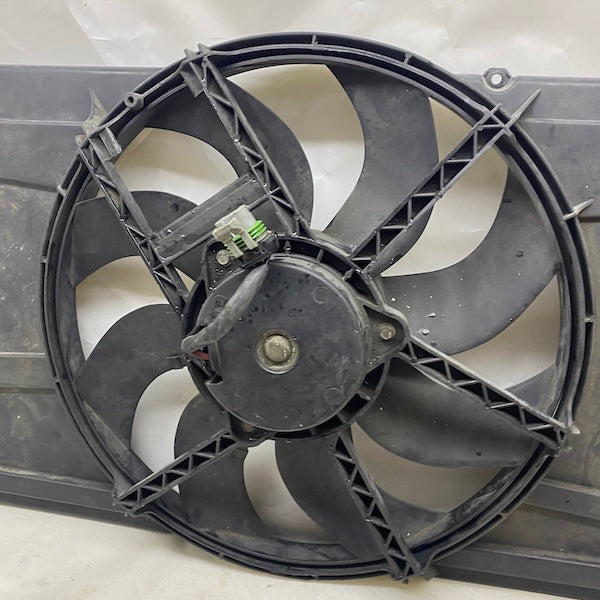 Ford Focus 1.6i/C-Max Radyatör Soğutma Fanı 3M51-8C607-EC En Uygun Oto Parça