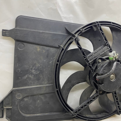 Ford Focus 1.6i/C-Max Radyatör Soğutma Fanı 3M51-8C607-EC En Uygun Oto Parça