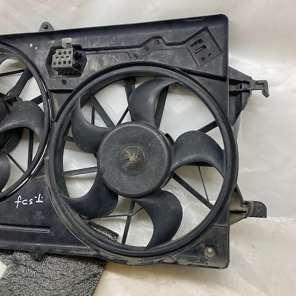 Ford Focus 1 Radyatör Fanı Çift Motorlu YS4H8C607AA Orijinal Çıkma En Uygun Oto Parça