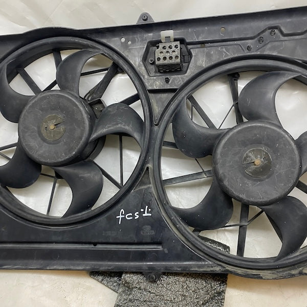 Ford Focus 1 Radyatör Fanı Çift Motorlu YS4H8C607AA Orijinal Çıkma En Uygun Oto Parça