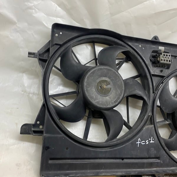 Ford Focus 1 Radyatör Fanı Çift Motorlu YS4H8C607AA Orijinal Çıkma En Uygun Oto Parça
