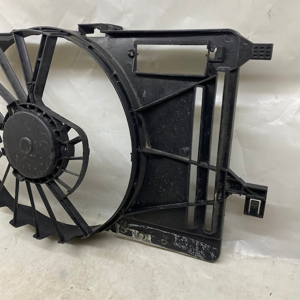 Ford Focus 3/Transit Connect/C-Max Radyatör Fan 8V618C607ED En Uygun Oto Parça