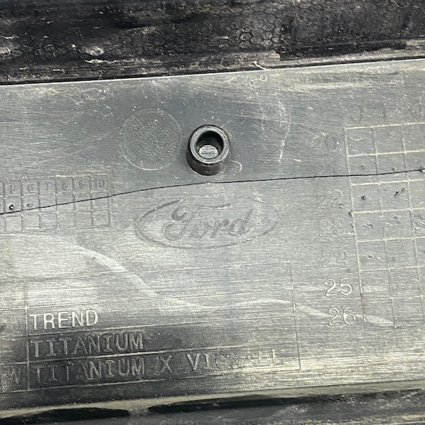 Ford Focus 4.5 Ön Panjur NX7B8200 Orijinal Çıkma En Uygun Oto Parça