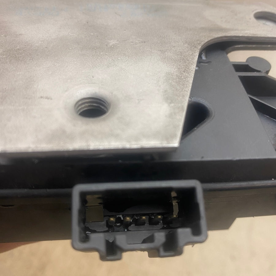 Ford Focus Bagaj Kapağı Kilidi 01041111905