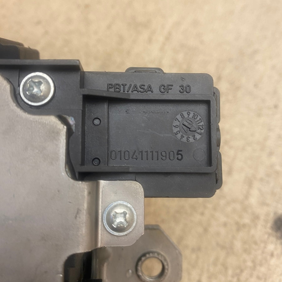 Ford Focus Bagaj Kapağı Kilidi 01041111905