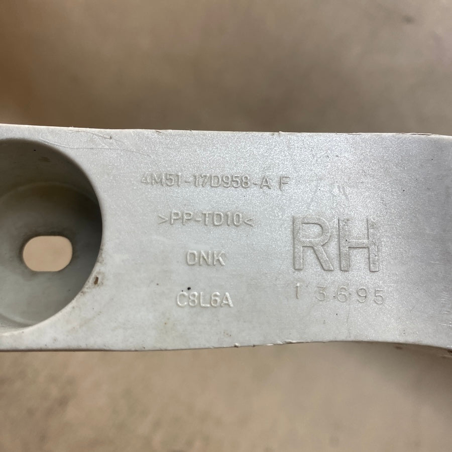 Ford Focus Ön Tampon Bağlantı Braketi 4m51-17d958