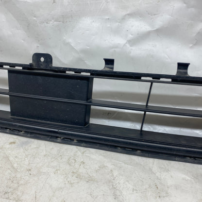 Ford Focus Ön Tampon Orta Izgara NX7B17K945 Orijinal Çıkma En Uygun Oto Parça