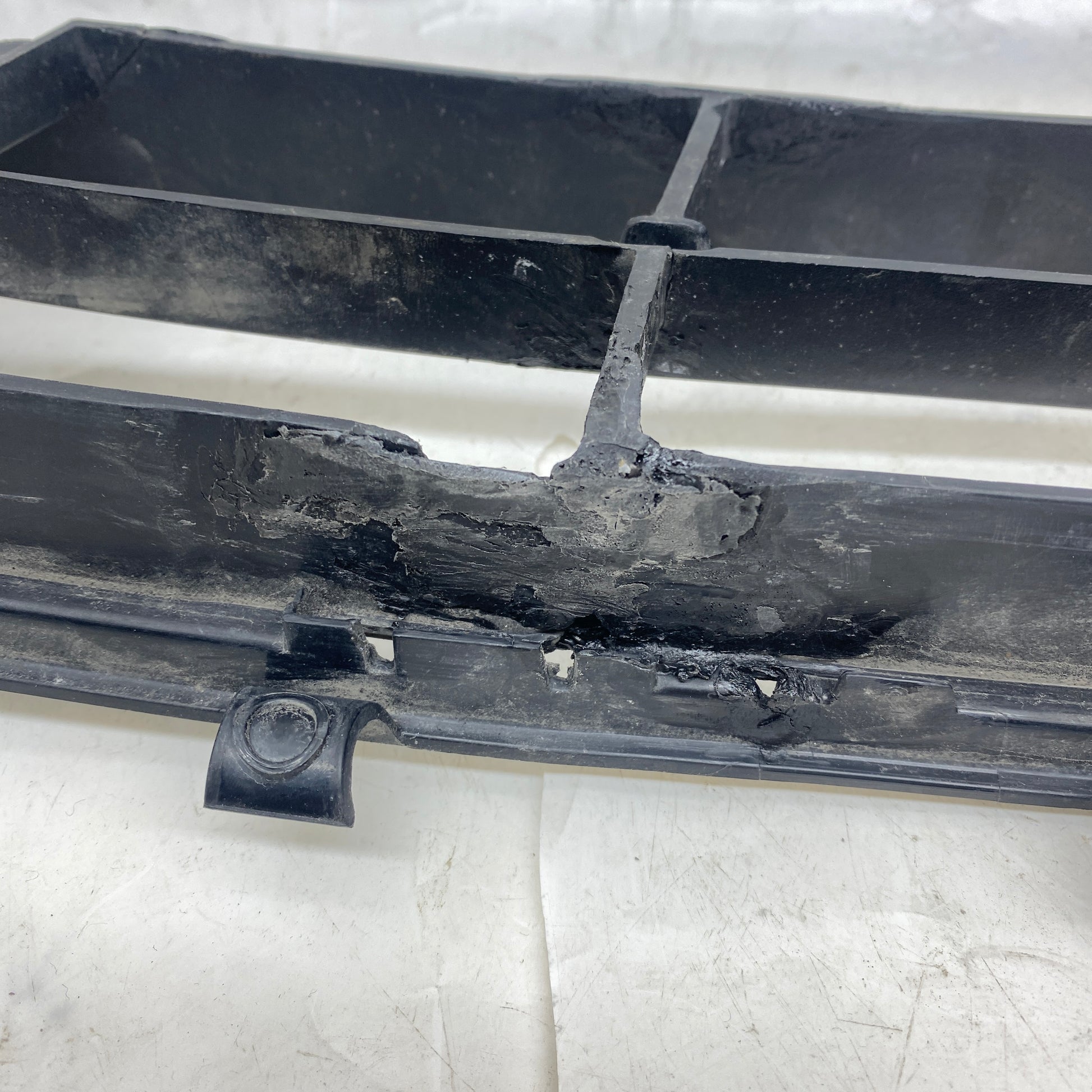 Ford Focus Ön Tampon Orta Izgara NX7B17K945 Orijinal Çıkma En Uygun Oto Parça