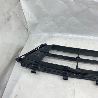Ford Focus Ön Tampon Orta Izgara NX7B17K945 Orijinal Çıkma En Uygun Oto Parça