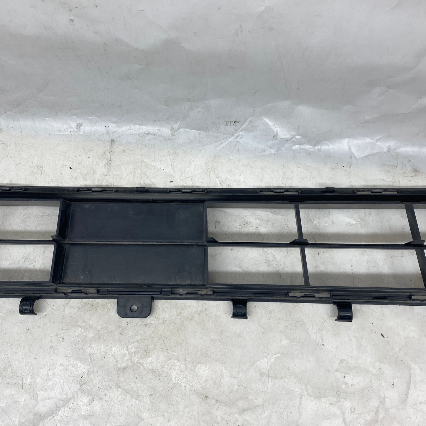Ford Focus Ön Tampon Orta Izgara NX7B17K945 Orijinal Çıkma En Uygun Oto Parça