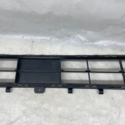Ford Focus Ön Tampon Orta Izgara NX7B17K945 Orijinal Çıkma En Uygun Oto Parça