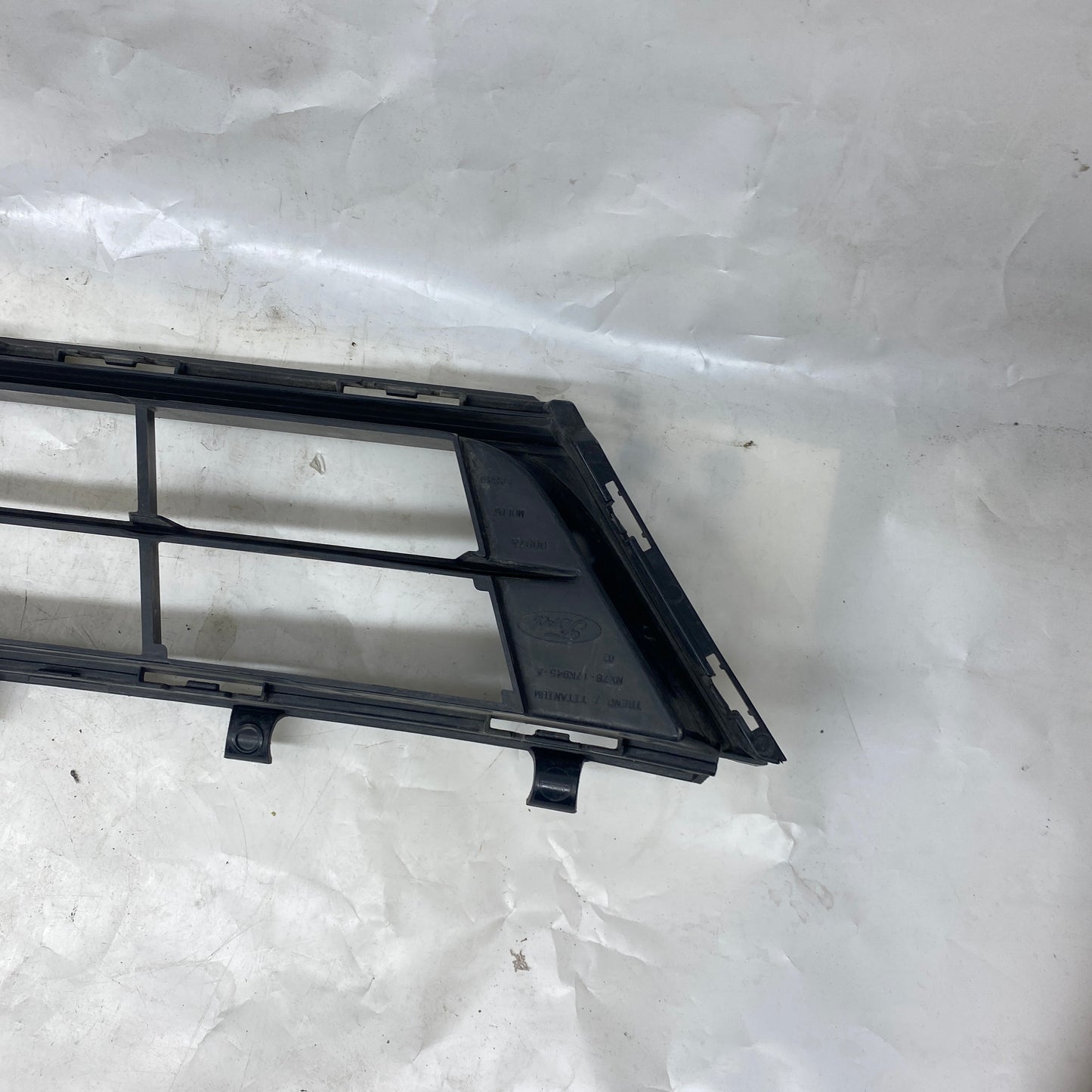 Ford Focus Ön Tampon Orta Izgara NX7B17K945 Orijinal Çıkma En Uygun Oto Parça