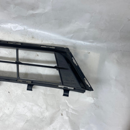 Ford Focus Ön Tampon Orta Izgara NX7B17K945 Orijinal Çıkma En Uygun Oto Parça