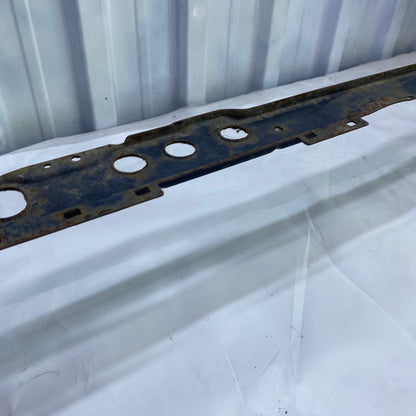 Ford Focus alt radyatör paneli – galvanizli çıkma metal parça