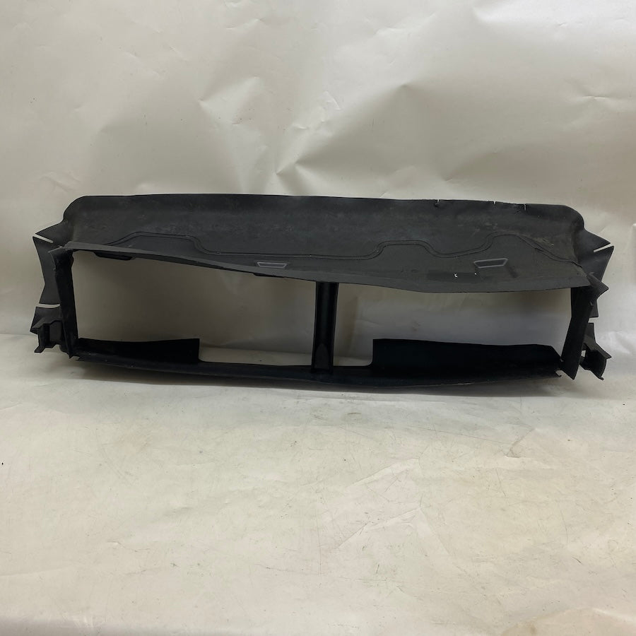 Ford Focus 2011-2015 radyatör hava deflektörü üst parça, orijinal çıkma – BM51-8312-A.