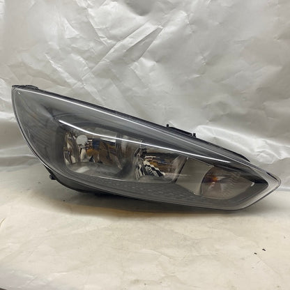 Ford Focus Sağ Far F1EB-13W029-PD Siyah Zemin En Uygun Oto Parça