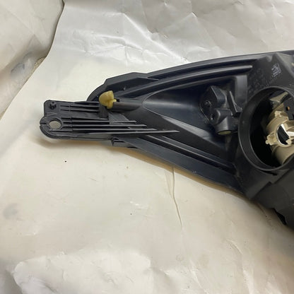 Ford Focus Sağ Far F1EB-13W029-PD Siyah Zemin En Uygun Oto Parça