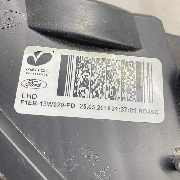 Ford Focus Sağ Far F1EB-13W029-PD Siyah Zemin En Uygun Oto Parça