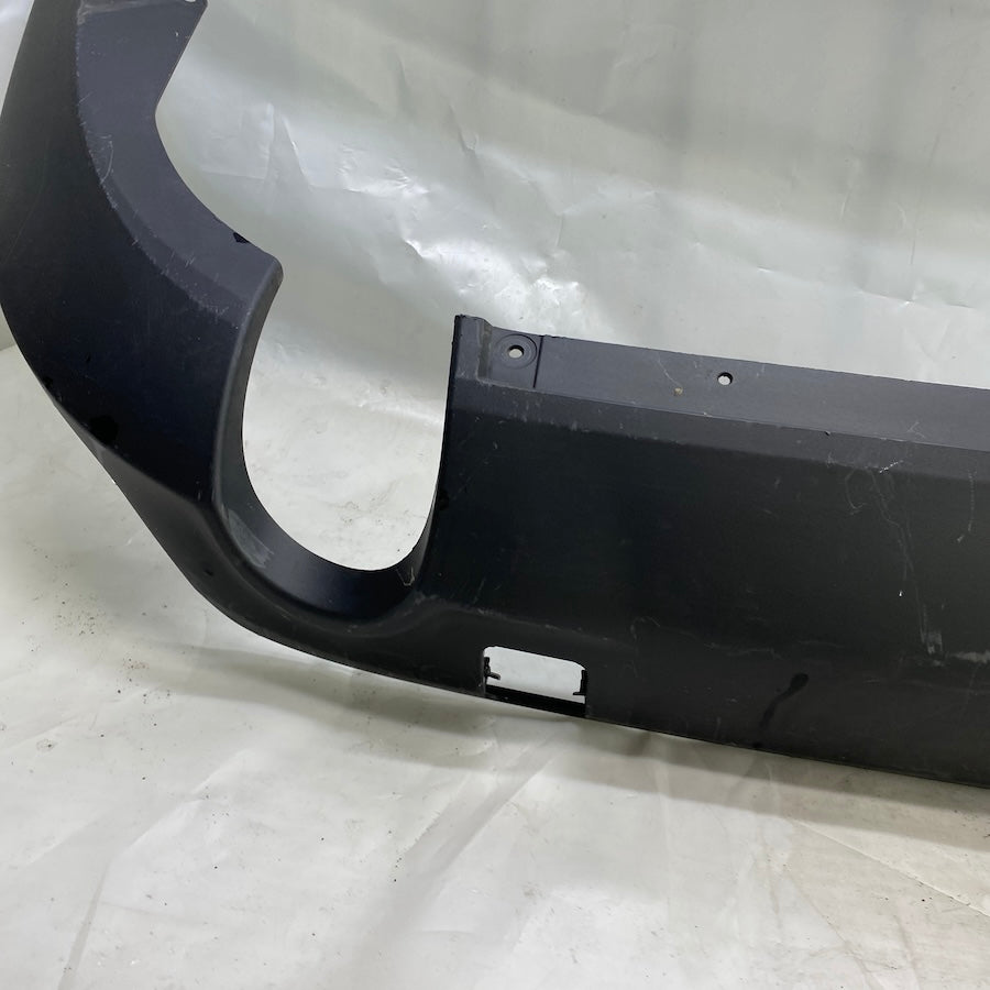 Ford Focus 2018-2024 arası uyumlu arka alt spoiler – orijinal çıkma aksesuar.