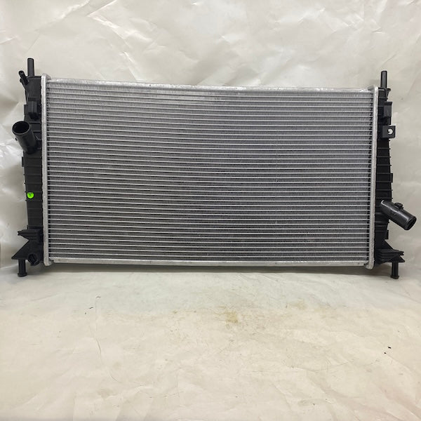 Ford Focus/C-Max 1.6i/1.6 TDCi Su Radyatörü 3M5H-8005 En Uygun Oto Parça