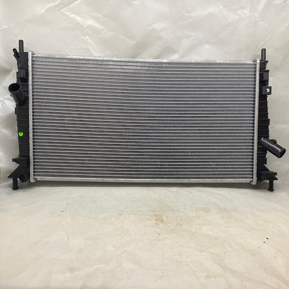 Ford Focus/C-Max 1.6i/1.6 TDCi Su Radyatörü 3M5H-8005 En Uygun Oto Parça