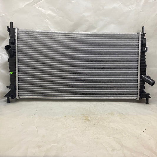 Ford Focus/C-Max 1.6i/1.6 TDCi Su Radyatörü 3M5H-8005 En Uygun Oto Parça