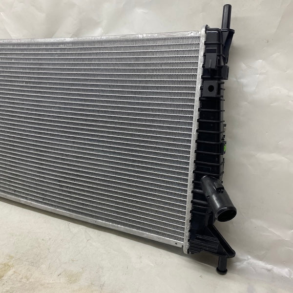 Ford Focus/C-Max 1.6i/1.6 TDCi Su Radyatörü 3M5H-8005 En Uygun Oto Parça