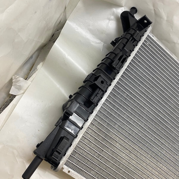 Ford Focus/C-Max 1.6i/1.6 TDCi Su Radyatörü 3M5H-8005 En Uygun Oto Parça