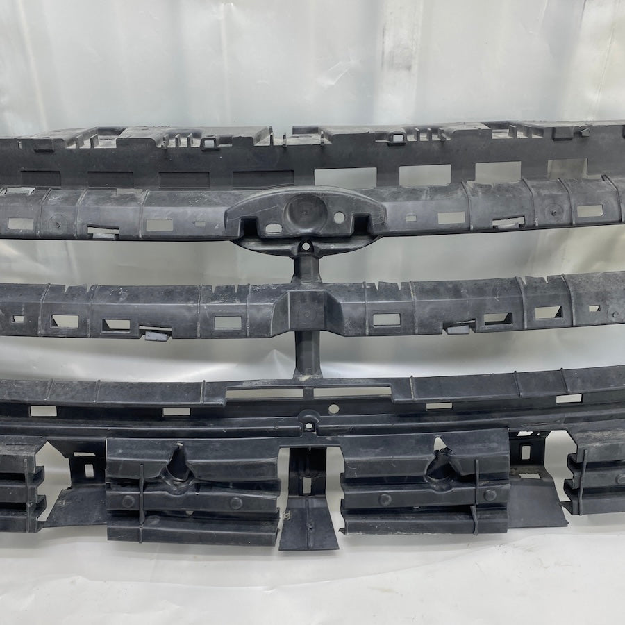 Ford Kuga Ön Panjur İçi Kasa GV44 8A164