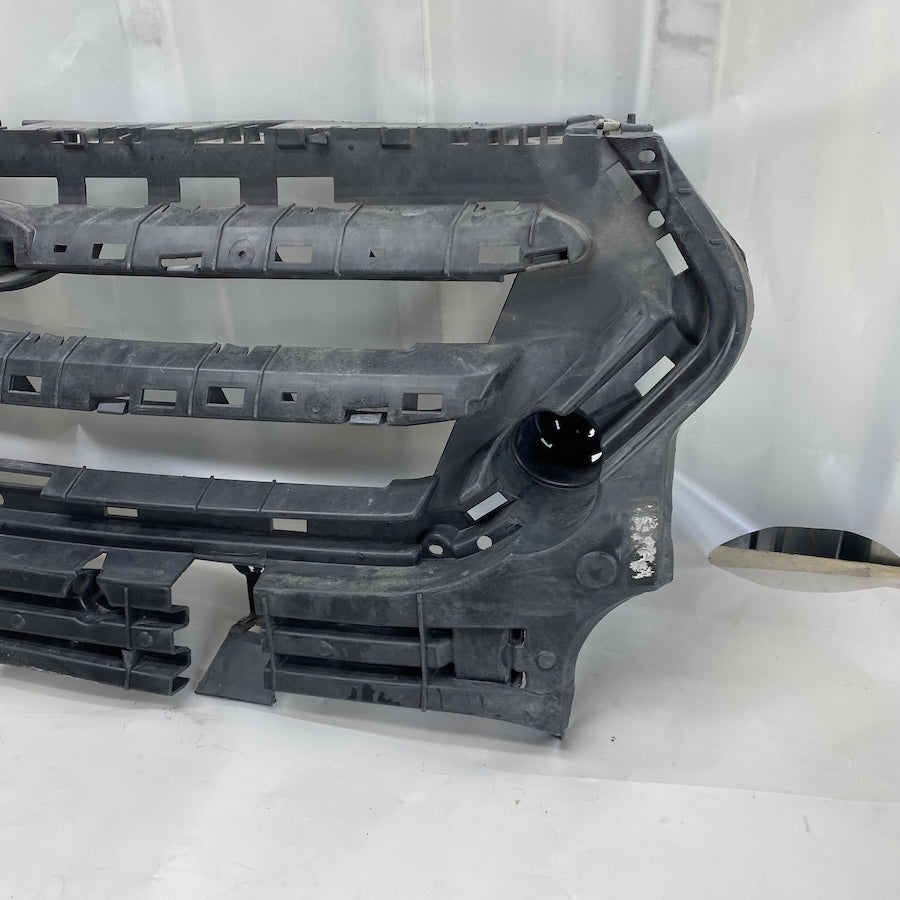 Ford Kuga Ön Panjur İçi Kasa GV44 8A164