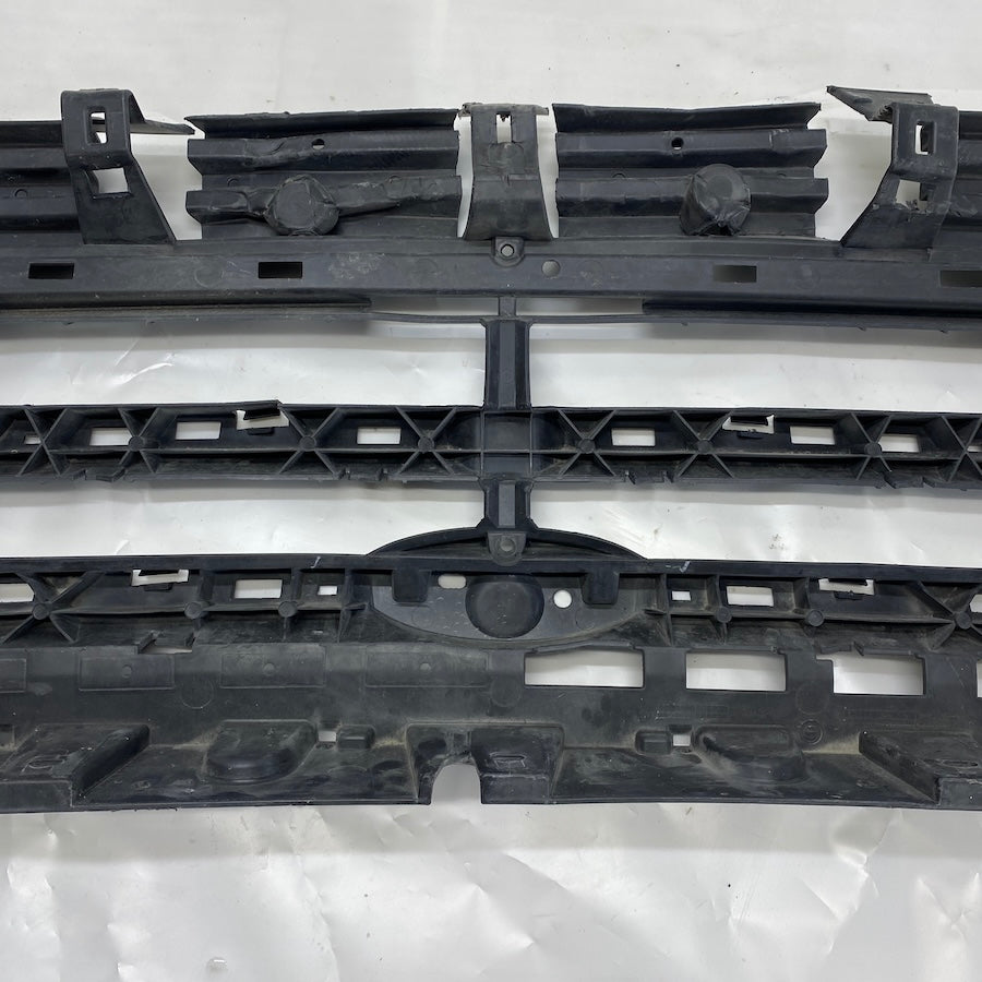 Ford Kuga Ön Panjur İçi Kasa GV44 8A164