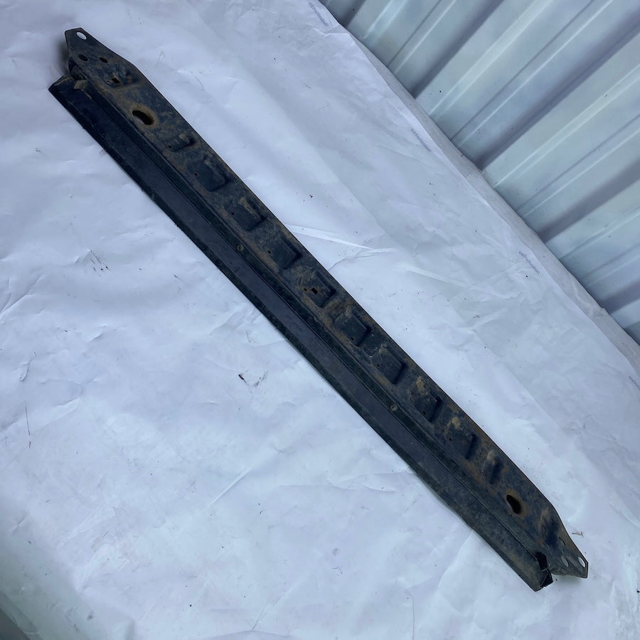 Ford Mondeo 2007-2012 model orijinal çıkma radyatör alt saçı parçası.