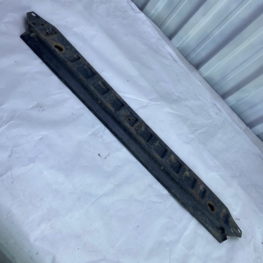 Ford Mondeo 2007-2012 model orijinal çıkma radyatör alt saçı parçası.