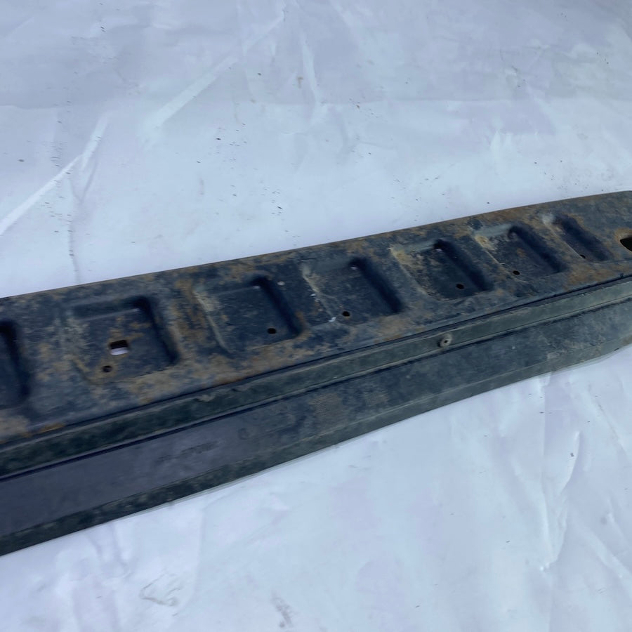 Ford Mondeo radyatör alt saçı, orijinal çıkma ve sağlam durumda.