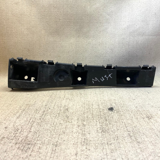 Ford Mustang Ön Alt Çamurluk Braketi FR3B-16C067-A