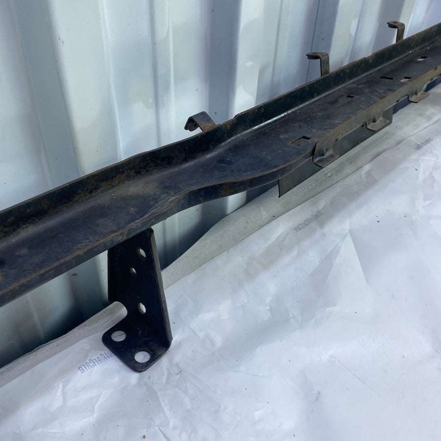Ford Ranger arka tampon demiri – AB39-17E850B01 kodlu orijinal parça