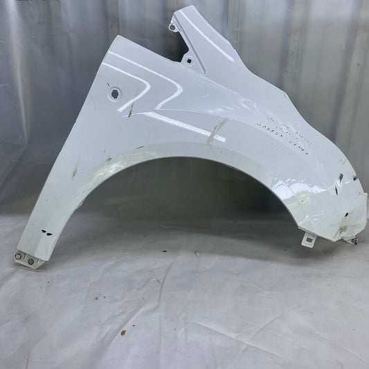 Ford Tourneo Connect 2014-2020 modeller için orijinal çıkma ön sağ çamurluk.
