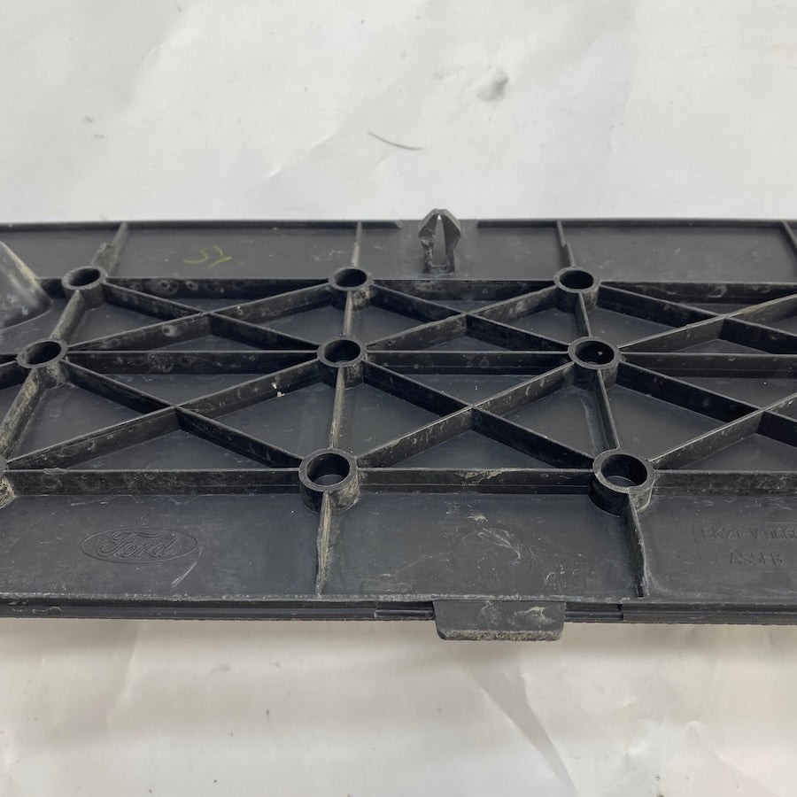 Ford Transit V362 V363 Ön Sağ Basamak Kapağı Kriko Kapağı BK21-V11660