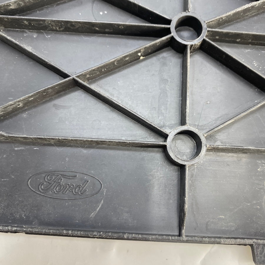Ford Transit V362 V363 Ön Sağ Basamak Kapağı Kriko Kapağı BK21-V11660