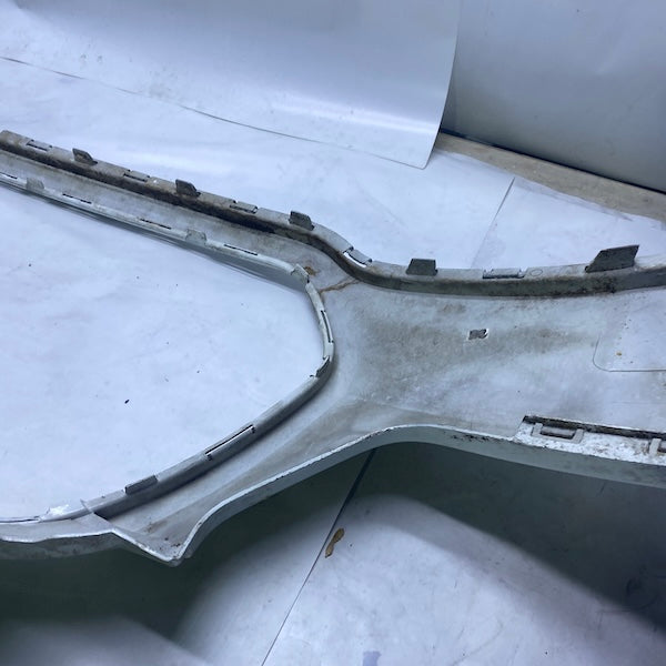 Ford Transit V363 Ön Tampon Üst Panjur Çerçevesi En Uygun Oto Parça