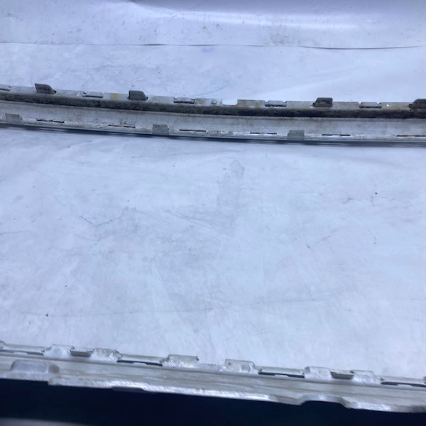 Ford Transit V363 Ön Tampon Üst Panjur Çerçevesi En Uygun Oto Parça